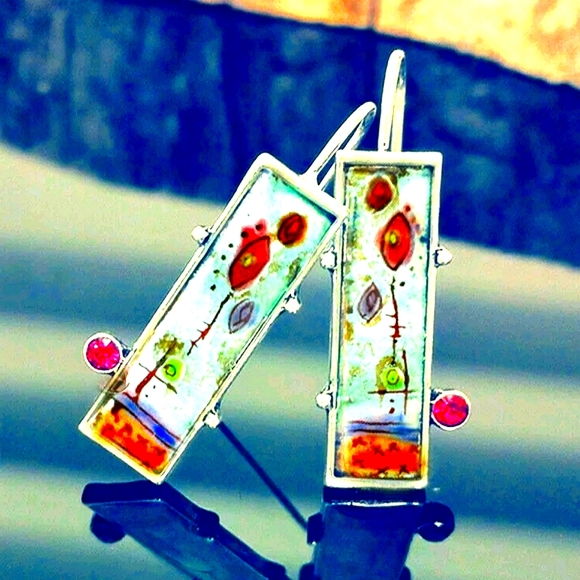 ✅️SOLD✅️ Earrings with inset designs and complementary stone on each side. - Picture 2 of 3